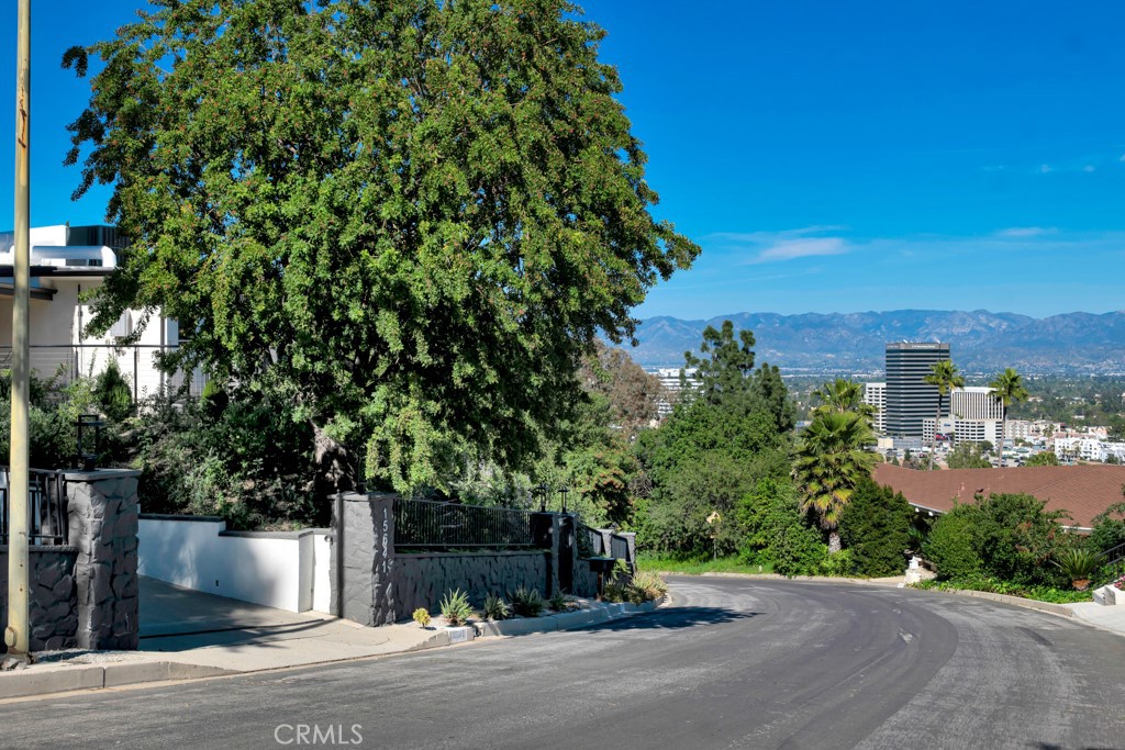 https://media.crmls.org/medias/f04b4626-1ae4-494b-aa6d-844868835890.jpg?preset=X-Large