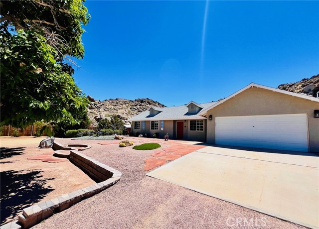 24212 Kansa Road, Apple Valley CA: https://media.crmls.org/medias/f04bc12e-37c2-4d3e-9347-d747c6c5e6b5.jpg