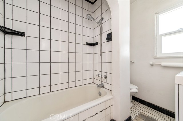 329 N Bushnell Avenue, Alhambra CA: https://media.crmls.org/medias/f04bd67a-a00d-44d2-a5c2-22f49100d523.jpg