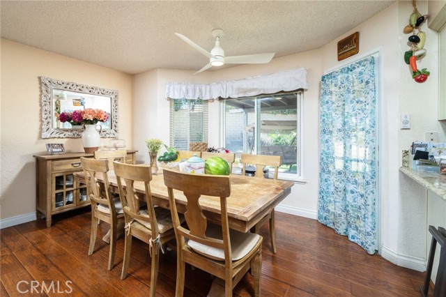 2341 N Palm Avenue, Rialto CA: https://media.crmls.org/medias/f04bedce-1d8c-4e48-95a9-2f693bf86e21.jpg