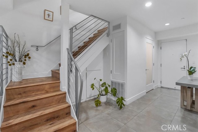 Detail Gallery Image 11 of 25 For 11023 Fruitland Dr #104,  Studio City,  CA 91604 - 3 Beds | 4 Baths