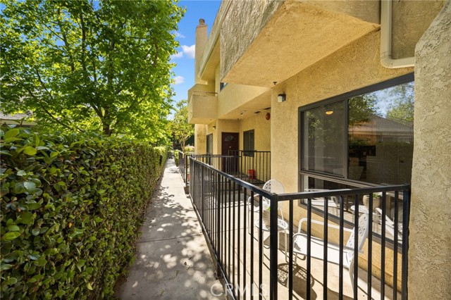 Detail Gallery Image 4 of 27 For 222 S Catalina Ave #8,  Pasadena,  CA 91106 - 3 Beds | 3/1 Baths