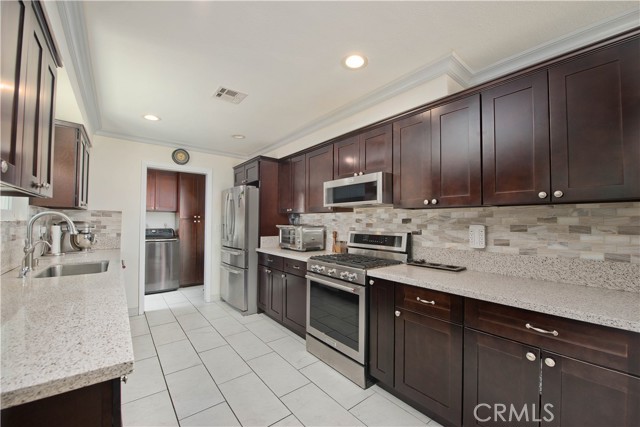 Detail Gallery Image 11 of 31 For 16420 Flanders St, Granada Hills,  CA 91344 - 3 Beds | 2 Baths