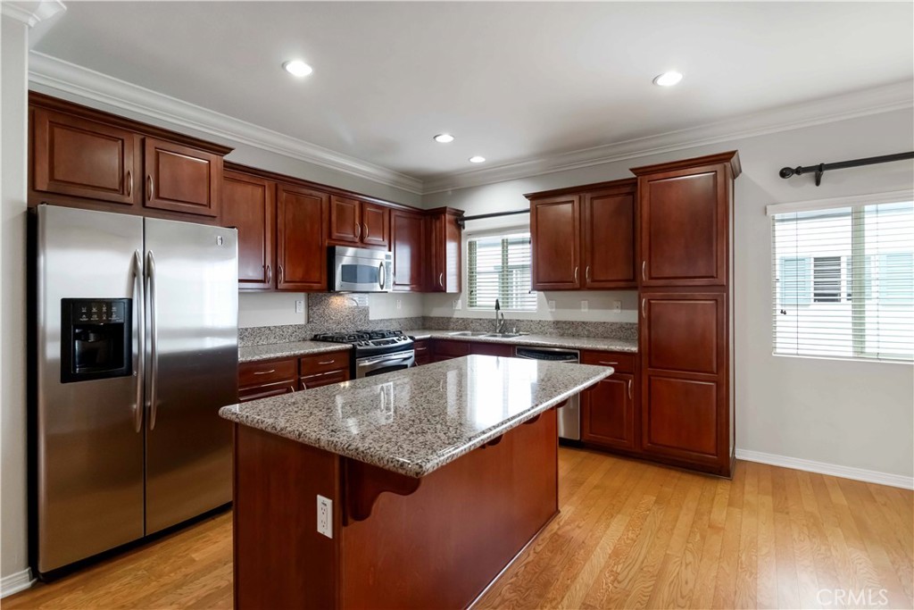 9301 Shirley #16