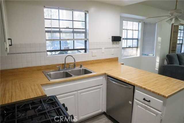 2608 Monte Carlo Drive, Santa Ana CA: https://media.crmls.org/medias/f04d8ef6-a383-464c-945f-92134fdf938e.jpg