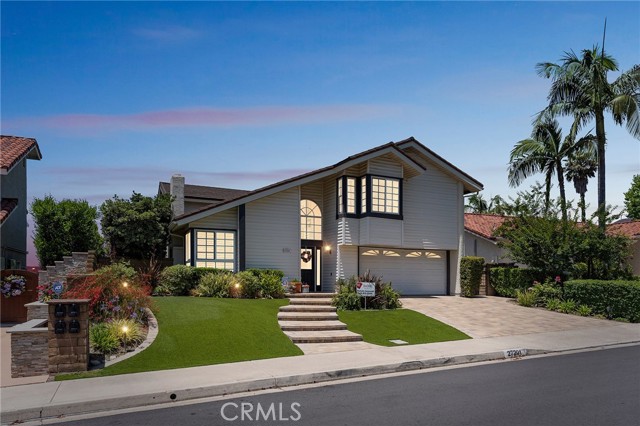27201 Via Aurora, Mission Viejo CA: https://media.crmls.org/medias/f04da718-5966-48b6-a704-685a55947f47.jpg