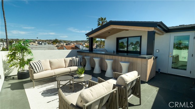 Detail Gallery Image 14 of 14 For 519 1/2 Narcissus Ave, Corona Del Mar,  CA 92625 - 2 Beds | 2/1 Baths