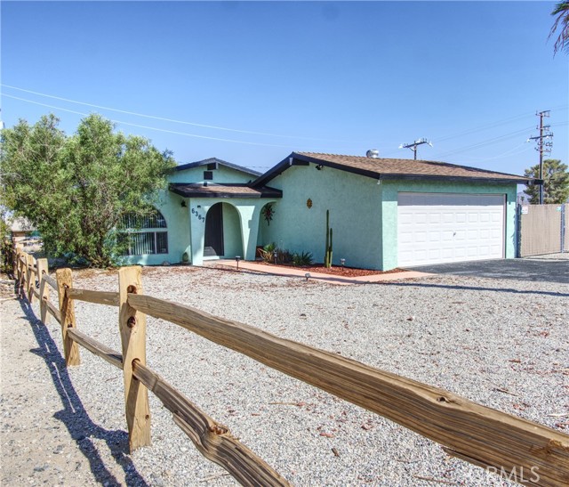 6367 Split Rock Avenue, 29 Palms CA: https://media.crmls.org/medias/f04f152b-dd72-4527-8251-06b0d496cbd9.jpg