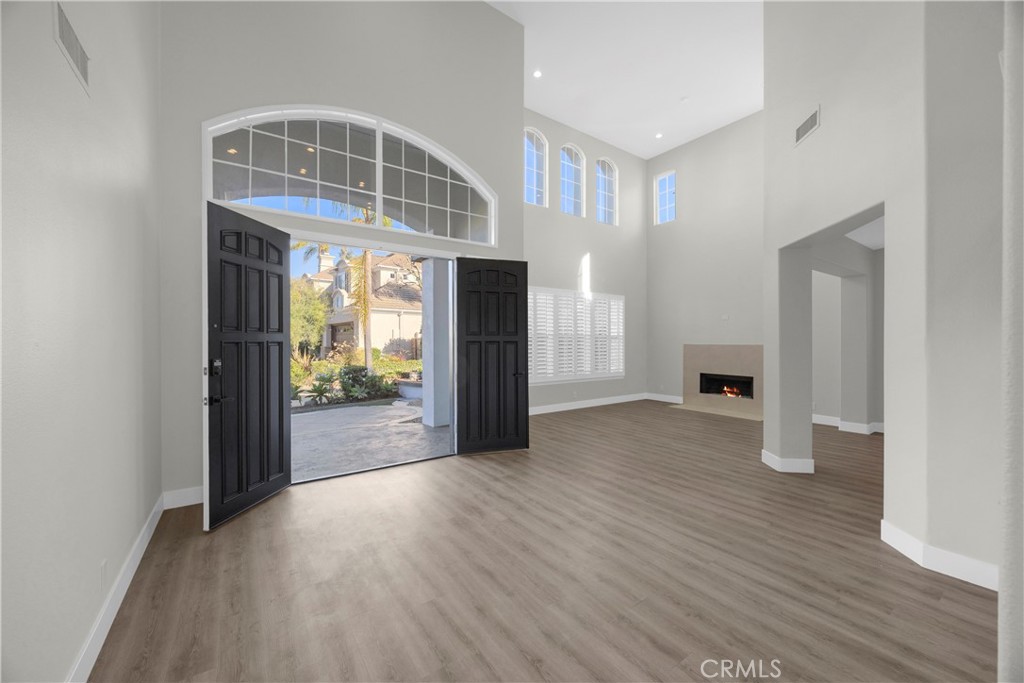 MLS #OC25258217 image #11