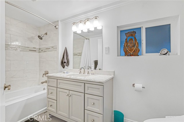 4201 Topanga Canyon Blvd, Woodland Hills CA: https://media.crmls.org/medias/f05085cd-7ceb-41fc-bba2-ad698e5b1109.jpg