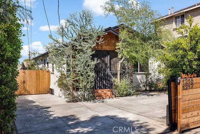 1215 N Avenue 56, Los Angeles CA: https://media.crmls.org/medias/f050886f-5d6a-406b-aff4-6c55000a12ea.jpg