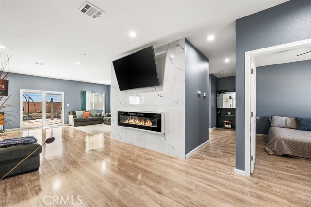 Detail Gallery Image 9 of 57 For 10588 Peach Ave, California City,  CA 93505 - 4 Beds | 2/1 Baths