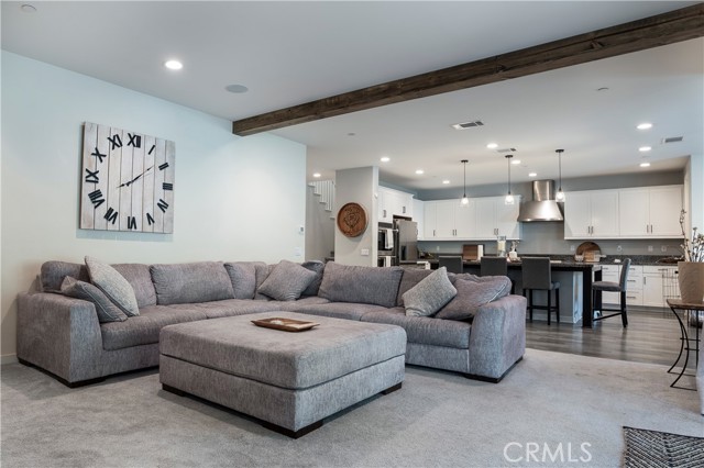 Detail Gallery Image 15 of 32 For 28604 Foothill, Saugus,  CA 91350 - 4 Beds | 3 Baths