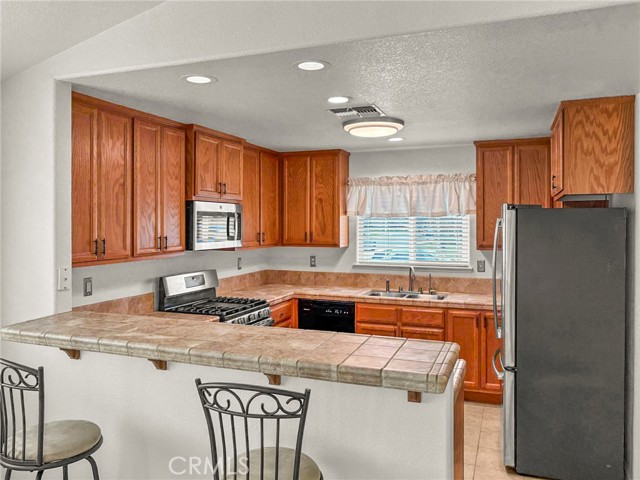 Detail Gallery Image 7 of 25 For 1645 Olivewood, Orland,  CA 95963 - 4 Beds | 2 Baths