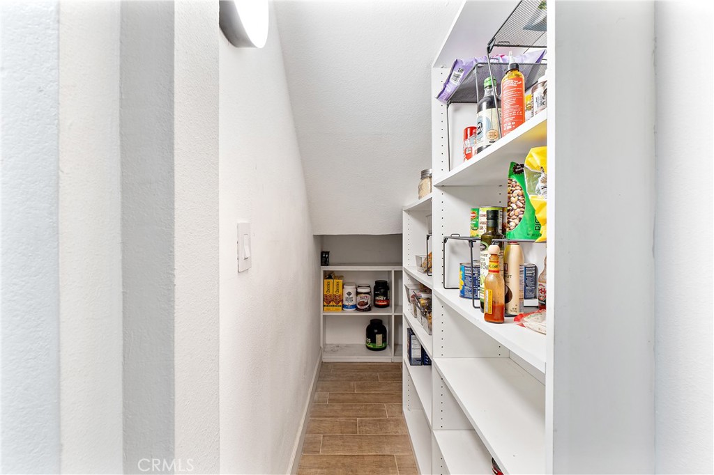 https://media.crmls.org/medias/f0527bfe-ae16-4204-82d2-dca255bb8842.jpg?preset=X-Large