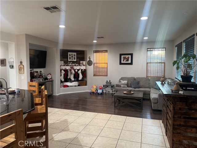 Detail Gallery Image 12 of 29 For 4300 Cloudywing, Hemet,  CA 92545 - 5 Beds | 3 Baths