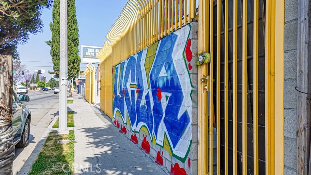 1523 Nadeau Street, Los Angeles, California 90001, ,Commercial Sale,For Sale,1523 Nadeau Street,CRDW24127657