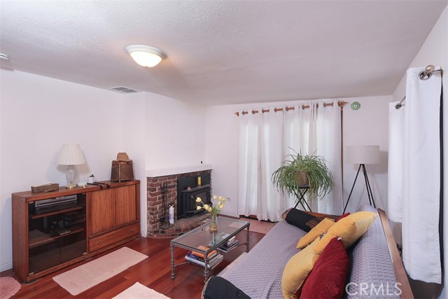 3953 Santa Carlotta, La Crescenta CA: https://media.crmls.org/medias/f0540355-3a7c-4360-baec-71dffe76bb0c.jpg