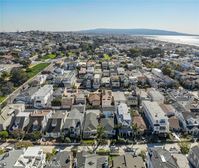 532 4th Street, Manhattan Beach, California 90266, 2 Bedrooms Bedrooms, ,1 BathroomBathrooms,Residential,Sold,4th,PV22020518