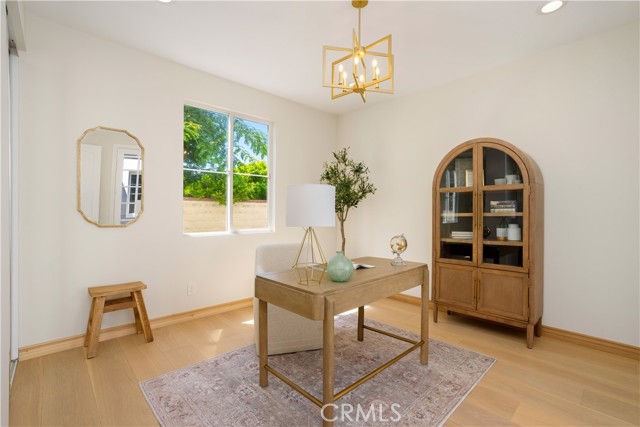 3318 Durham Court, Burbank CA: https://media.crmls.org/medias/f054cb79-db17-4dcd-9b34-8515e6d65974.jpg