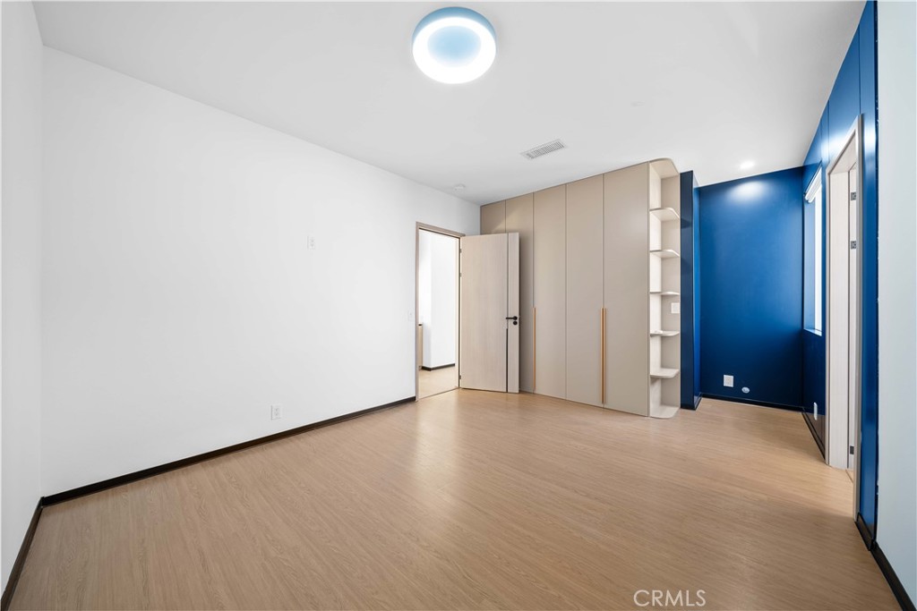 https://media.crmls.org/medias/f0557613-c460-44ae-9f44-b28cdd6b06fd.jpg?preset=X-Large