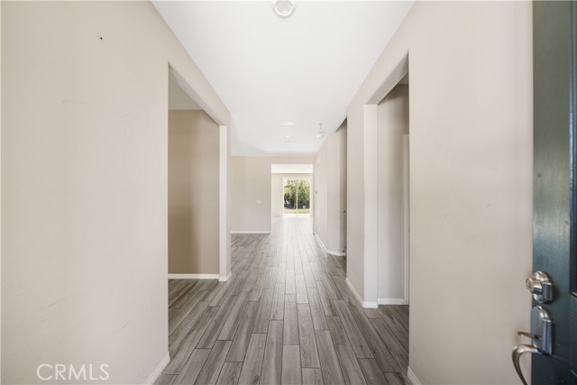 Detail Gallery Image 3 of 42 For 11836 Crossbill Way, Jurupa Valley,  CA 91752 - 5 Beds | 3 Baths