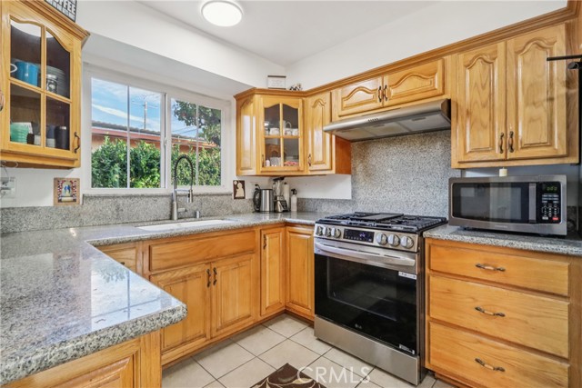 Detail Gallery Image 9 of 17 For 3710 W 224th, Torrance,  CA 90505 - 3 Beds | 2 Baths