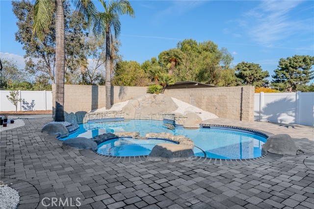 Detail Gallery Image 14 of 60 For 11655 Overland Dr, Fontana,  CA 92337 - 4 Beds | 2 Baths