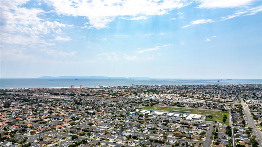 https://media.crmls.org/medias/f056ebfc-447a-46f5-8d6c-11d762d8d0d4.jpg?preset=X-Large