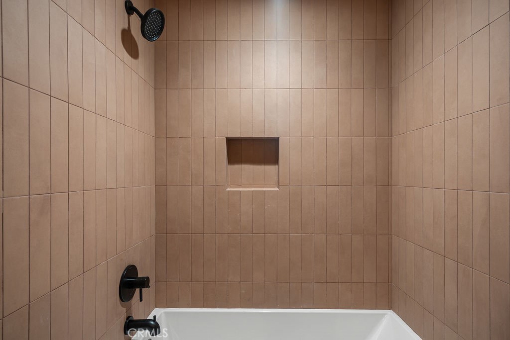 https://media.crmls.org/medias/f0581c24-ea73-4934-b428-7cbcae6bbebb.jpg?preset=X-Large