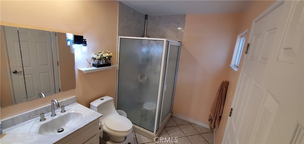 https://media.crmls.org/medias/f058cb77-65cd-436d-85f2-70e77b46e6d0.jpg?preset=X-Large