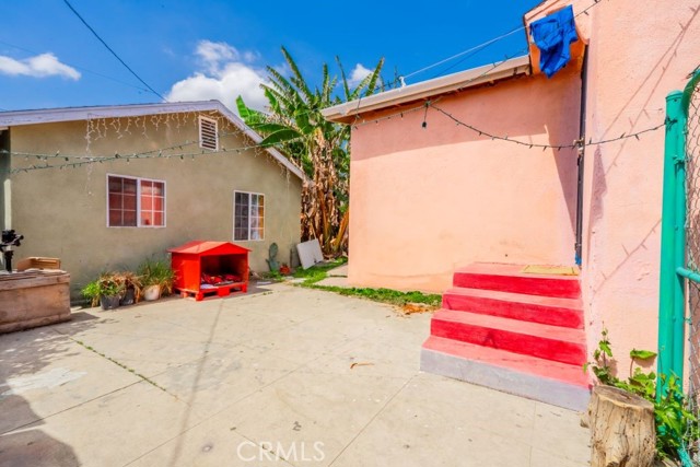 628 E 76th Place, Los Angeles CA: https://media.crmls.org/medias/f0590a24-b6ce-4d14-bdd0-dd89563f4d5b.jpg