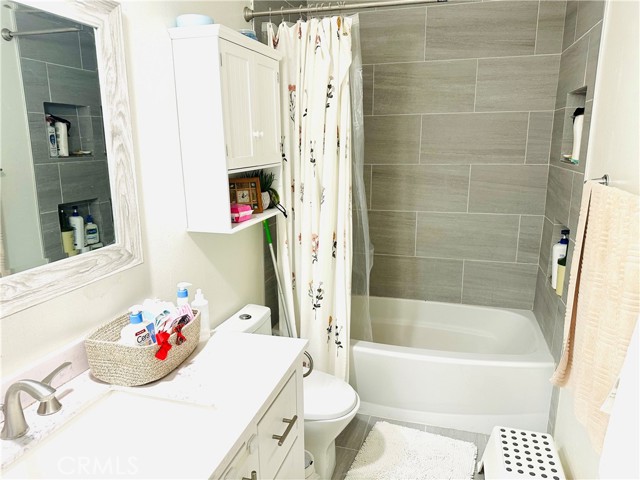 300 N Isabel Street, Glendale CA: https://media.crmls.org/medias/f0591804-1fe2-46b3-8dc8-2a4b57976d3a.jpg