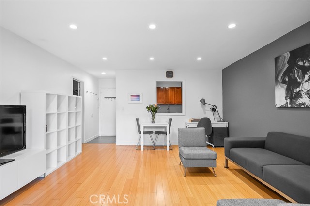 1222 N Olive Dr, West Hollywood CA: https://media.crmls.org/medias/f05950d4-1636-40fa-956e-812b18db5ffb.jpg