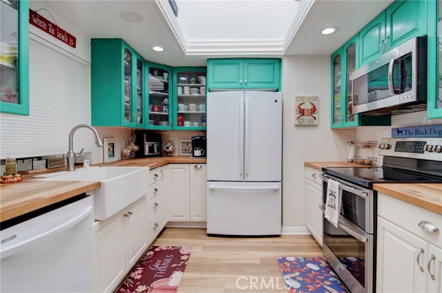 Detail Gallery Image 11 of 22 For 8788 Coral Springs Ct #203 H,  Huntington Beach,  CA 92646 - 3 Beds | 2 Baths