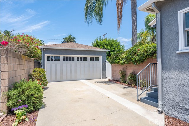 2325 Golden Avenue, Long Beach CA: https://media.crmls.org/medias/f059d21d-5fa2-4e14-8a0f-6b60ddd03539.jpg