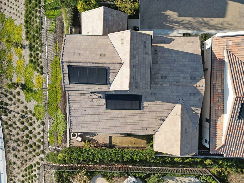 https://media.crmls.org/medias/f05a910f-5995-419a-b6b7-2ab415463eb1.jpg?preset=X-Large