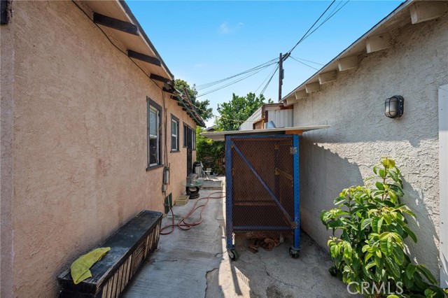 Detail Gallery Image 7 of 19 For 621 W 54th St, Los Angeles,  CA 90037 - – Beds | – Baths