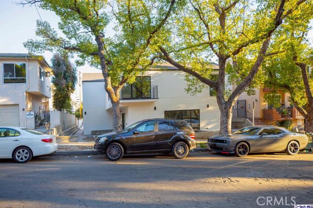 530 E San Jose Avenue Burbank, California Brand New 4 plex in desirable area of Burbank plenty of parking for tenant and gusts