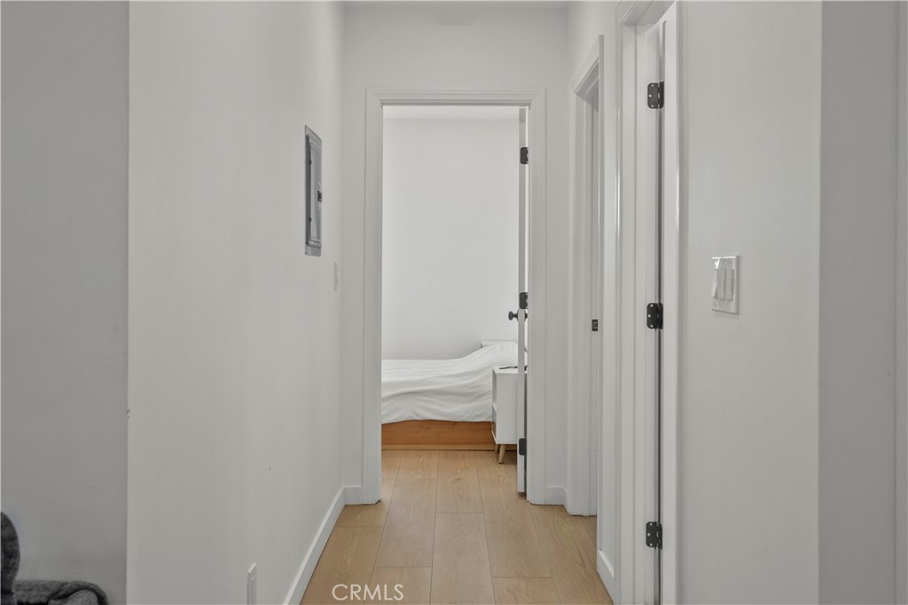 https://media.crmls.org/medias/f05ceb19-2a19-45b9-b029-892142c4b8d9.jpg?preset=X-Large