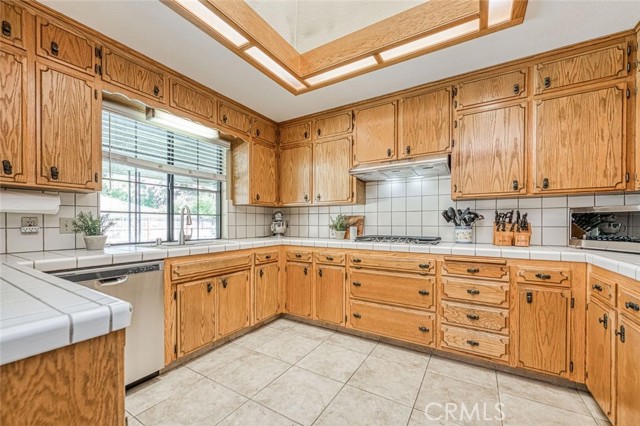 6442 N Gentry Avenue, Fresno CA: https://media.crmls.org/medias/f05e1ff8-179e-4d2e-9e2e-c66521c966db.jpg