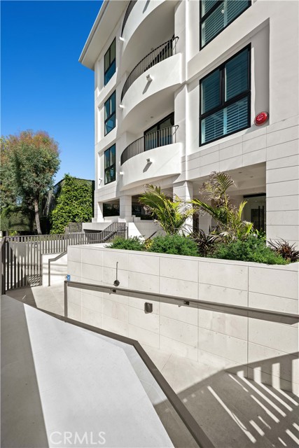 Detail Gallery Image 3 of 14 For 4214 Fulton Ave #202,  Studio City,  CA 91604 - 3 Beds | 2 Baths