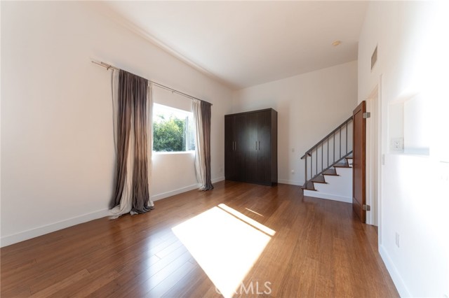 Detail Gallery Image 14 of 21 For 1615 Stoner Ave #3,  Los Angeles,  CA 90025 - 4 Beds | 3/1 Baths