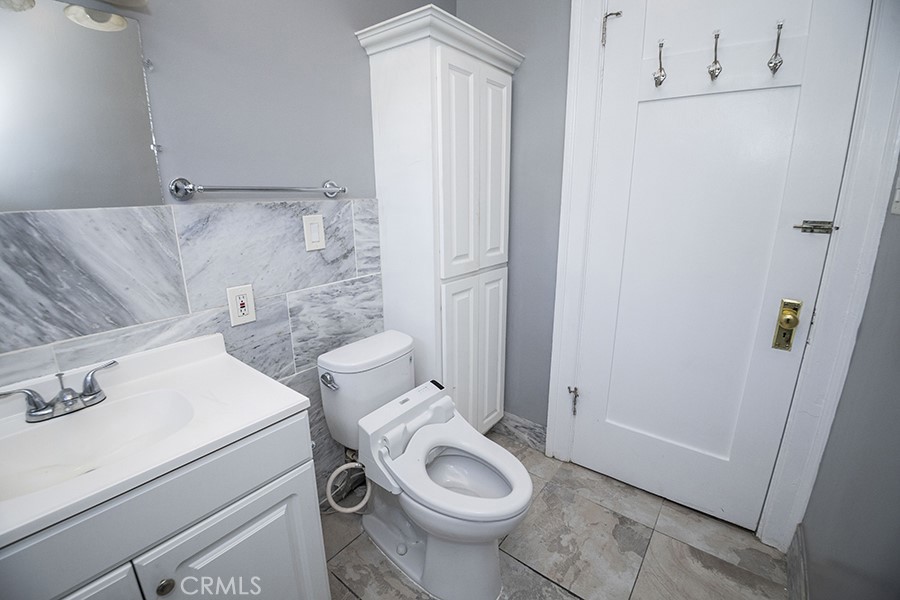 https://media.crmls.org/medias/f05f0ffc-f8a2-4af8-8787-1f8bb9493773.jpg?preset=X-Large