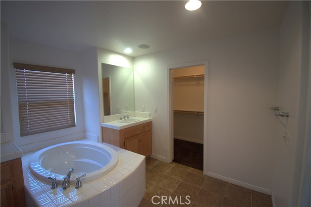 4832 Summerbreeze Court, Palmdale CA: https://media.crmls.org/medias/f05f3f5a-f899-48d0-b31e-c2790dd566e3.jpg