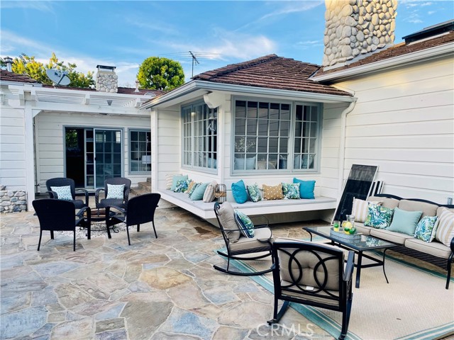 4004 Via Gavilan, Palos Verdes Estates, California 90274, 4 Bedrooms Bedrooms, ,3 BathroomsBathrooms,Residential,Sold,Via Gavilan,SB22060253