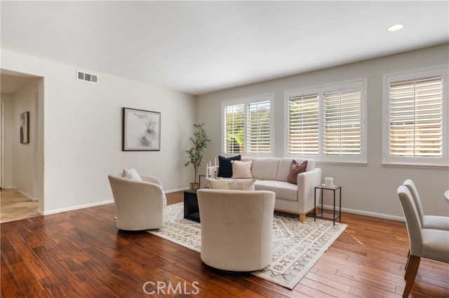 Detail Gallery Image 5 of 68 For 22229 Evening Star Ct, Saugus,  CA 91390 - 6 Beds | 5 Baths