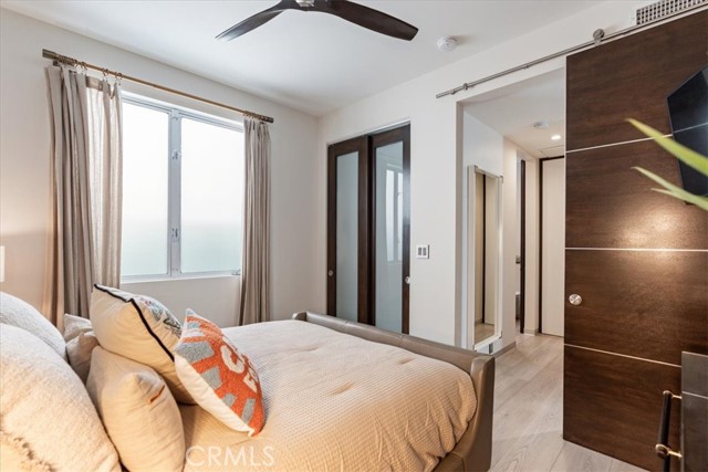 29 W Neapolitan Lane, Long Beach CA: https://media.crmls.org/medias/f061d315-d99d-4b51-955c-785aed638728.jpg