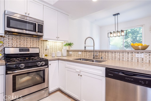 Detail Gallery Image 9 of 27 For 10261 Angel Ln, Pacoima,  CA 91331 - 4 Beds | 2/1 Baths