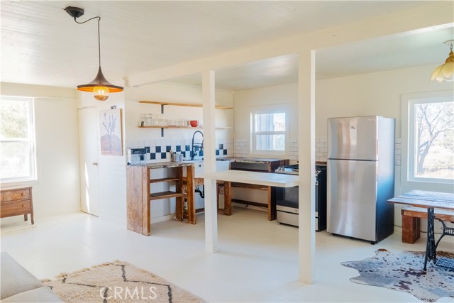 48317 Burns Canyon Road, Pioneertown CA: https://media.crmls.org/medias/f062c376-ae60-4df9-b236-8abdd124f5a6.jpg